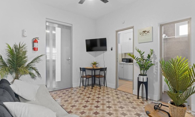 Santurce Apartment | Two-Bedroom Retreat in LaPlacita