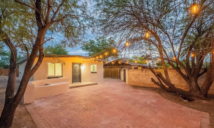 San Gabriel House | Two bedroom retreat near University of Arizona