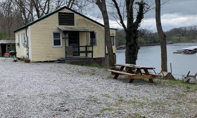 Harrodsburg House | Two Bedroom Waterfront Cabin on Herrington Lake
