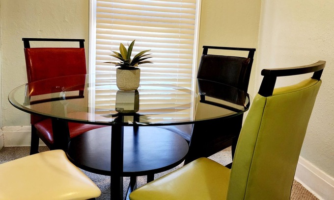 Lakeland Apartment | Two bedrooms Home Duplex in Historic Downtown lakeland