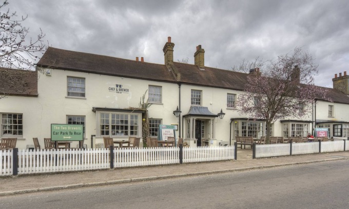 Chipperfield Hotel | Two Brewers by Greene King Inns