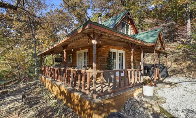 Lincoln Cabin | Two Cabins! Calmer section of Ozarks. Privacy, Dock, Views, 1 Acre, Fire pit!