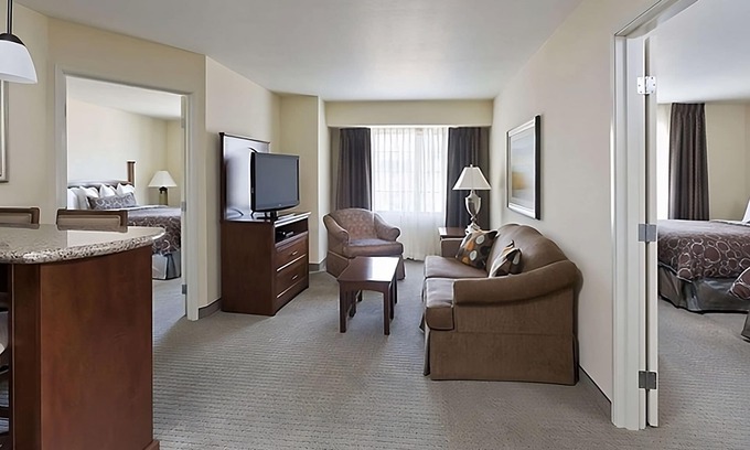 Vance Jackson Apartment | Two Comfortable 2BR Suites w/Full Kitchen! W/Outdoor Pool Onsite, Pets Allowed