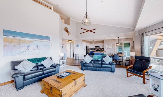 Big White Ski Resort Condo | Two-condo oasis with ski-in/ski-out access, mountain views, hot tub