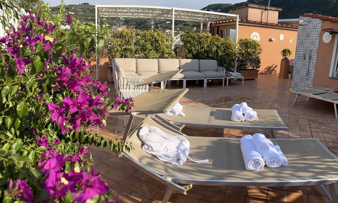 Sant'Agnello Bed & Breakfast | Two Double rooms with private bathrooms and an equipped roof terrace.