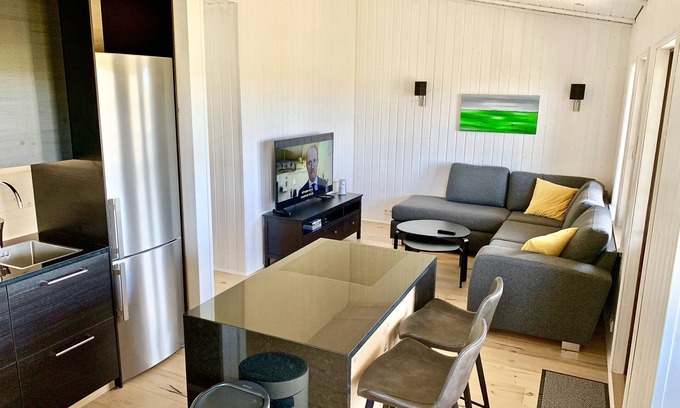 Borgarnes Cottage | Two Luxury Houses for 16 Guests with HotTubs close to Snæfellsjökull Glacier