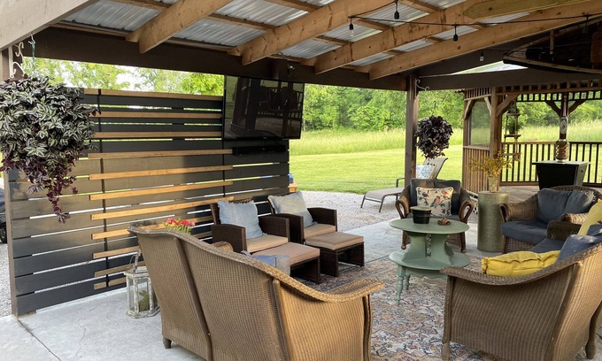 Monticello House | Two miles from Beaver Creek Marina! Plenty parking available. Pet friendly!