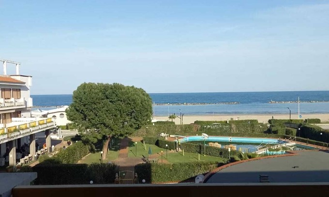 Villa Rosa Apartment | Two-room beachfront apartment sleeps 4 in park with pool in Villa Rosa (TE)