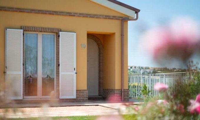 Recanati Apartment | Two-room Suite 10 with Conero panorama in the countryside