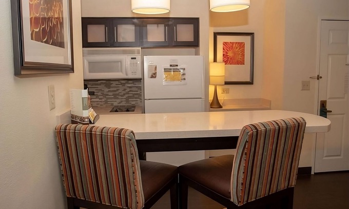 Vance Jackson Apartment | TWO Spacious 1BR Suite with Pool & Full Kitchen! Relaxing and Comfortable!