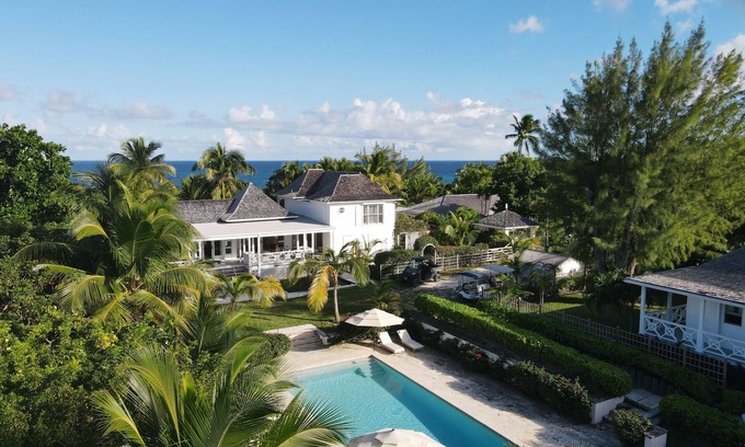 Dunmore Town House | Two stunning houses, moments from iconic Pink Sands Beach, sleeps 12 Adults