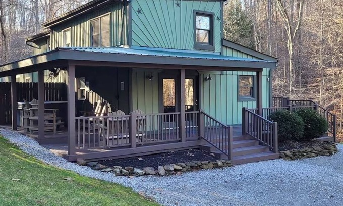 Rockbridge Cabin | Two Trees - Unique Custom Cabin with Game Room & Covered Hot Tub