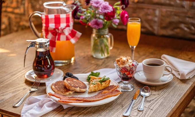 Fredericksburg Bed & Breakfast | TX Wine Room:Peaceful resort just 10mins from Fredericksburg & TX wine country!