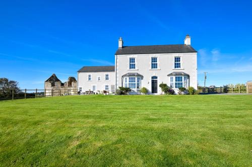 Llanerchymedd House | Ty a Chaban Carmel - Carmel House and Cabin