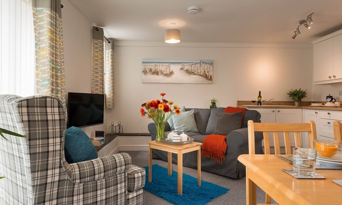 Ty Croes Cottage | Ty Arthur: Ground-Floor Apartment for Two in Aberffraw | Managed by Anglesey Holiday Lettings