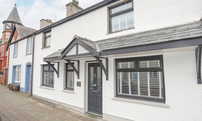 Cemaes Bay Cottage | TY BARA, pet friendly, country holiday cottage in Cemaes Bay
