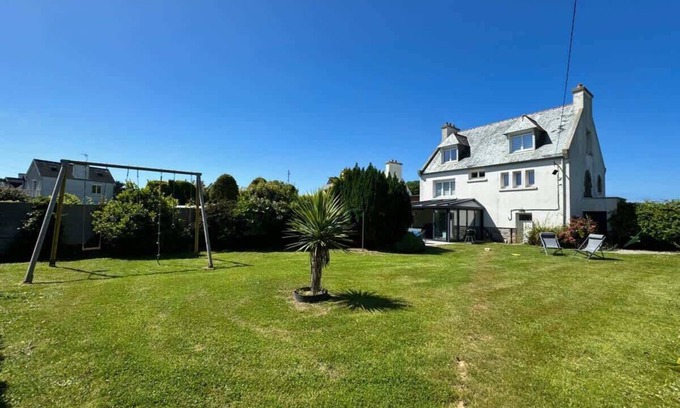 Plougasnou House | Ty Cléo - Family home between town and beaches 8p