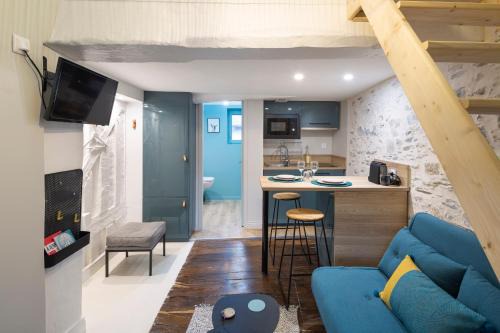 Centre Apartment | Ty Color's