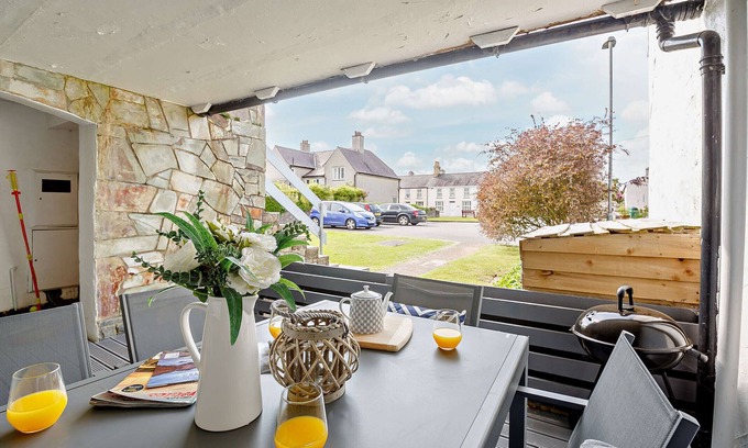 Llanbedrog Apartment | Ty Golau - Four Bedroom Apartment, Sleeps 8