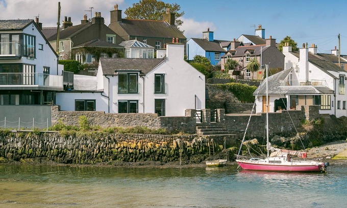 Cemaes Bay Cottage | Ty Lawr - an on the beach that sleeps 8 guests in 4 bedrooms