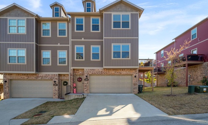 Fayetteville House | Tylers Razorback Getaway sleeps 4