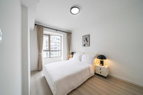 Xujiahui Apartment | Tyms Spacious 3BR 2BA APT Laishi Di