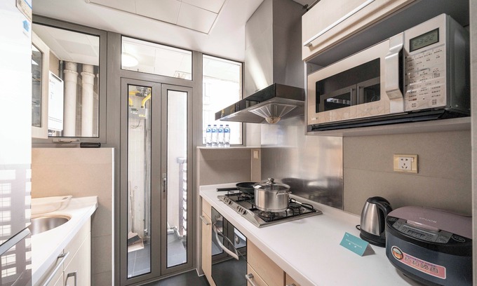 Xujiahui Bed & Breakfast | Tyms Stylish 2BR 1BA Apt Xujiahui Metro