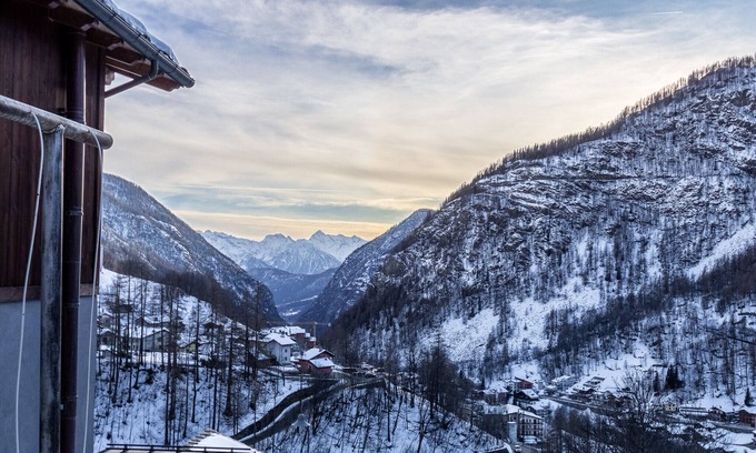 Valtournenche Apartment | Typical apartment with access to the slopes in Valtournenche