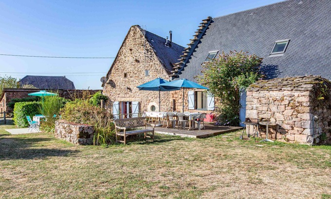 Correze House | Typical Corrèze barn in stone in a preserved nature