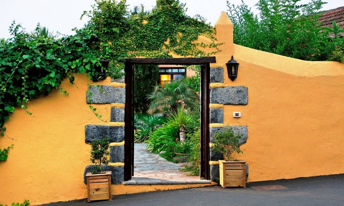 Los Realejos Cottage | Typical Country house with private terrace and garden.
