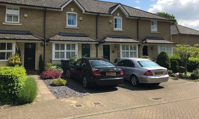 Friern Barnet House | Typical English house with private sunny garden close to central London