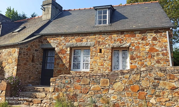 Lezardrieux House | Typical fisherman's house not far from the sea and the GR34 (customs footpath).