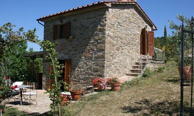 Subbiano Villa | Typical stone house for two persons. Romantic, panoramic, quiet. Wi-Fi access, outdoor jacuzzi and p