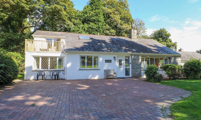 Llanbedrog Cottage | TY’R GLYN, pet friendly, country holiday cottage in Llanbedrog