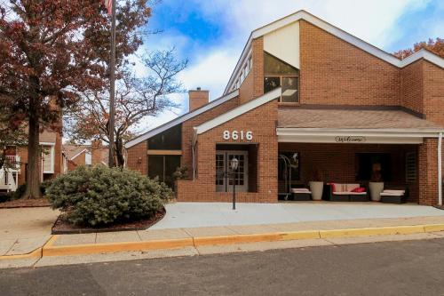 Tysons Hotel | Tysons Corner Suites, A Baymont by Wyndham