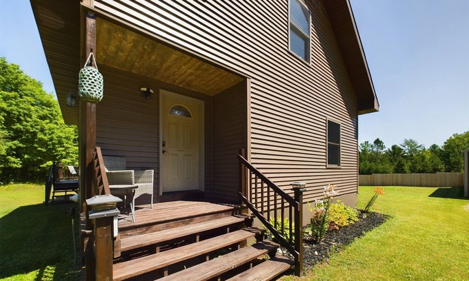 Munising House | U.P. Getaway Pictured Rocks, Hiking, Golf, Wildlife
