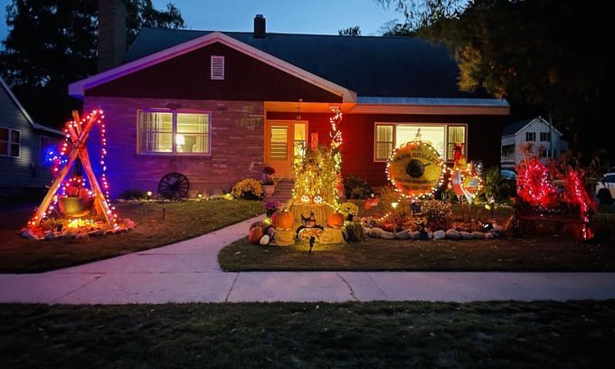 Munising Bed & Breakfast | U.P.Iron Skillet Bed & Breakfast lodge.