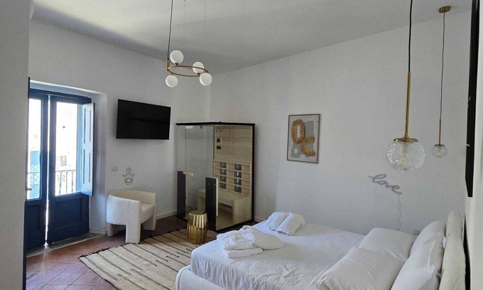 Castel Morrone Hotel | 'U SURC (with balcony)