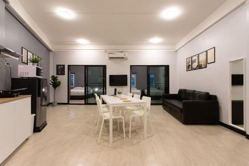 Bang Na Apartment | U2 Large 2 Bedrooms 100m to BTS station