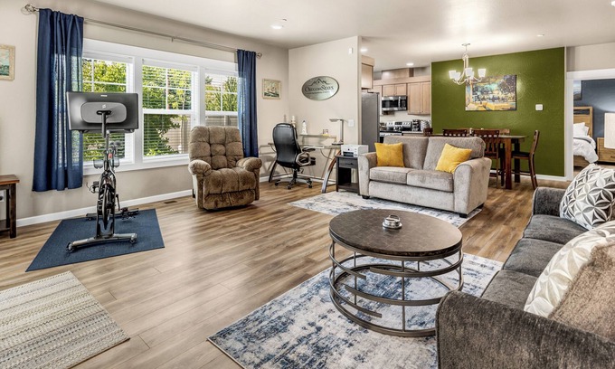 Medford Condo | U4 - Peloton Bike - Stunning Themed Home - 2 King Beds - Fast 1G WiFi