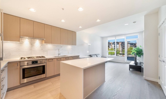 Vancouver House | UBC luxury One bed room apartment for long term