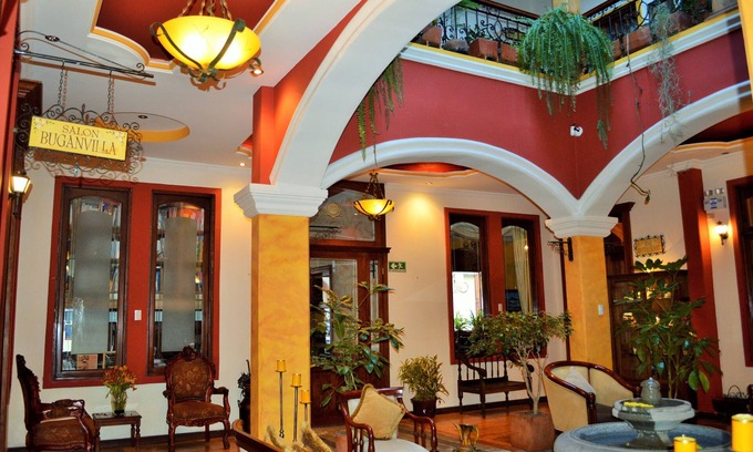 Chimborazo Province Hotel | Ubicated at the midtown Museus, churchs, Parks, and handicrafts sales places.