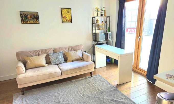 Coldharbour Apartment | Ubran Oasis: Brixton Escape