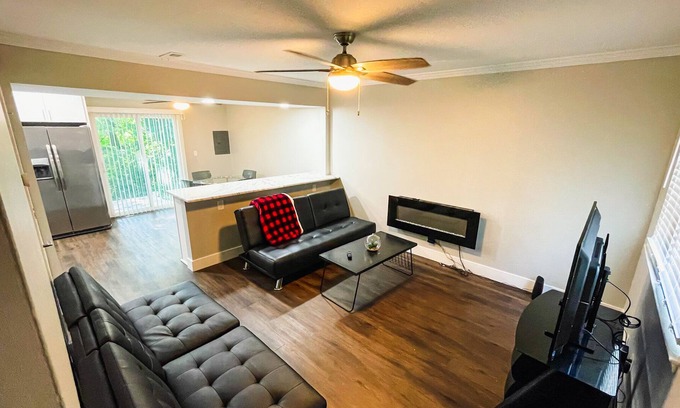 Avondale House | UC and Cincinnati Hospitals only 3 minutes away