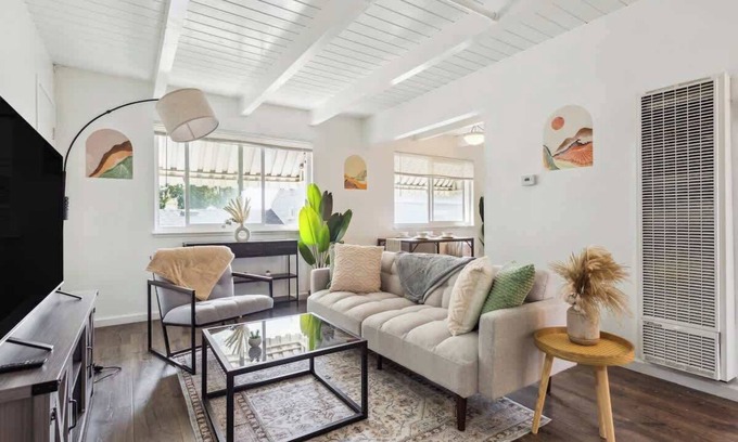 Poets Corner Apartment | UC Proximity - Cozy City Stay - Free Parking Spot