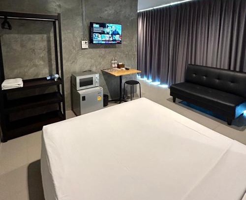 Bang Na House | Udomsuk Inn & Cafe - BTS Udomsuk