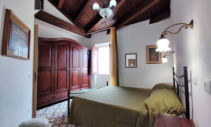Carloforte Apartment | Uiza de San Pé - Charming Apartment in Old Town