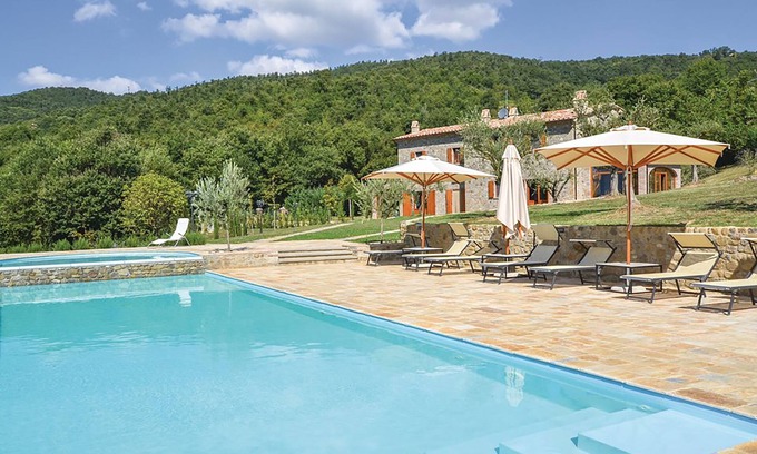 Umbertide Villa | Uliveto house in Molino Vitelli, pool, tennis court, BBQ, Umbrian Tuscan borders