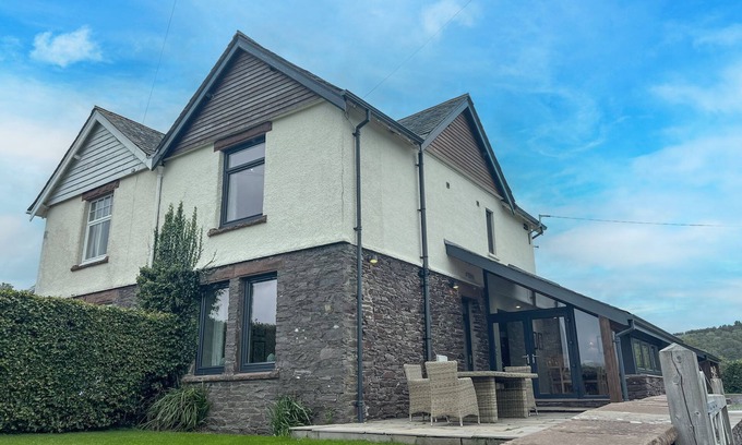 Watermillock Cottage | Ullswater View, is a stunning ground floor home with views of the lake and walks from the door.
