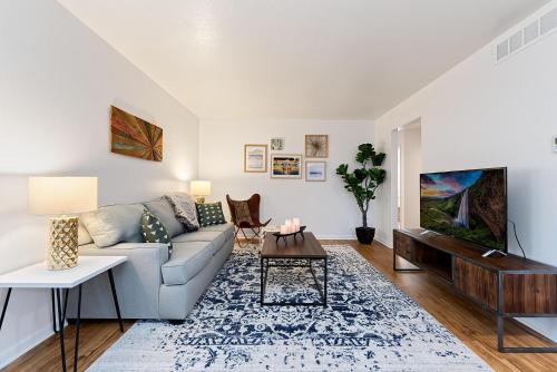 University Acres Apartment | Ultimate Chill Zone, BBQ, Bikes, Pet Friendly!